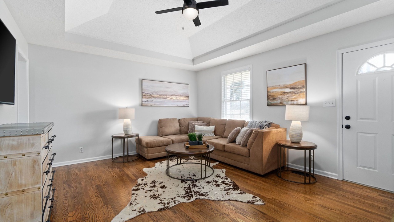 Photo of Livingroom in Olmstead