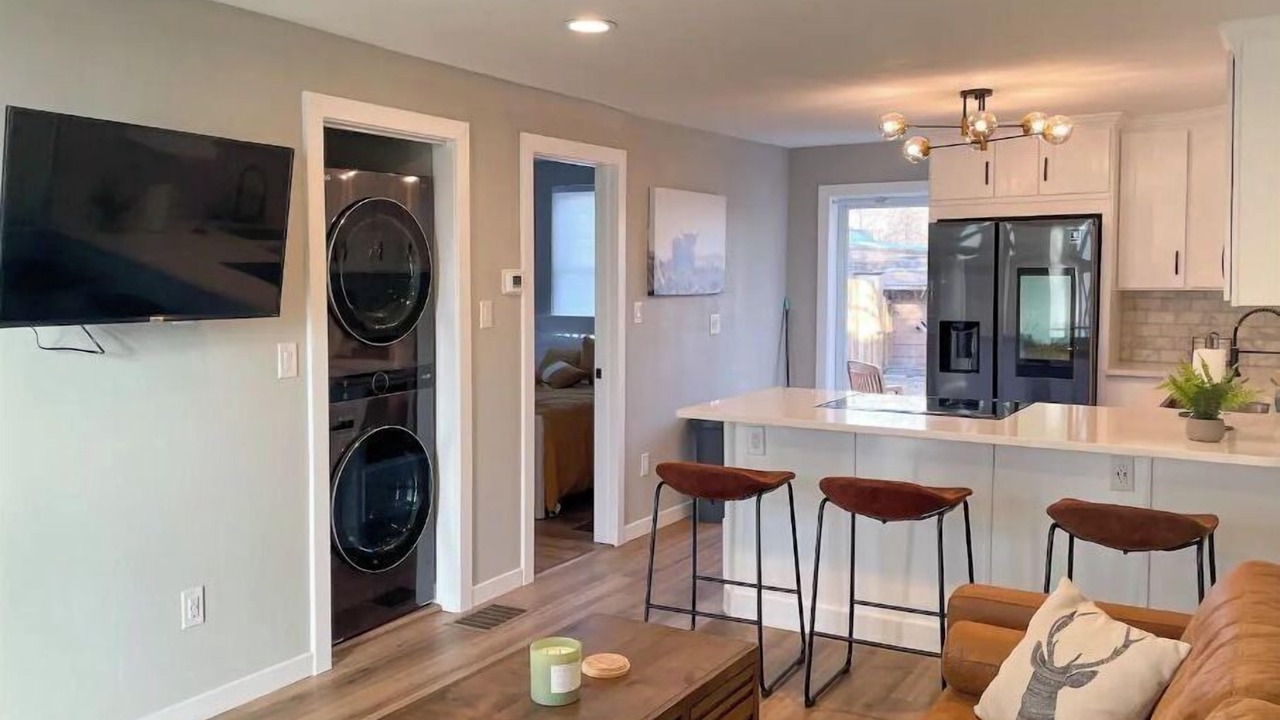 Photo of Livingroom in Edgewater