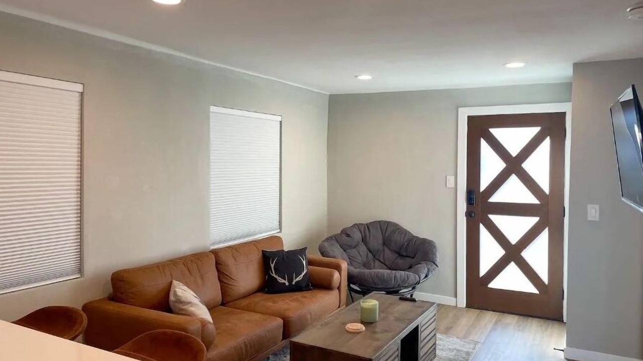 Photo of Livingroom in Edgewater