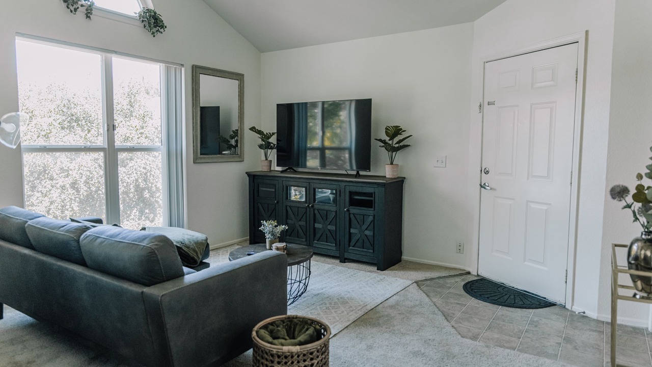 Photo of Livingroom in Midvale