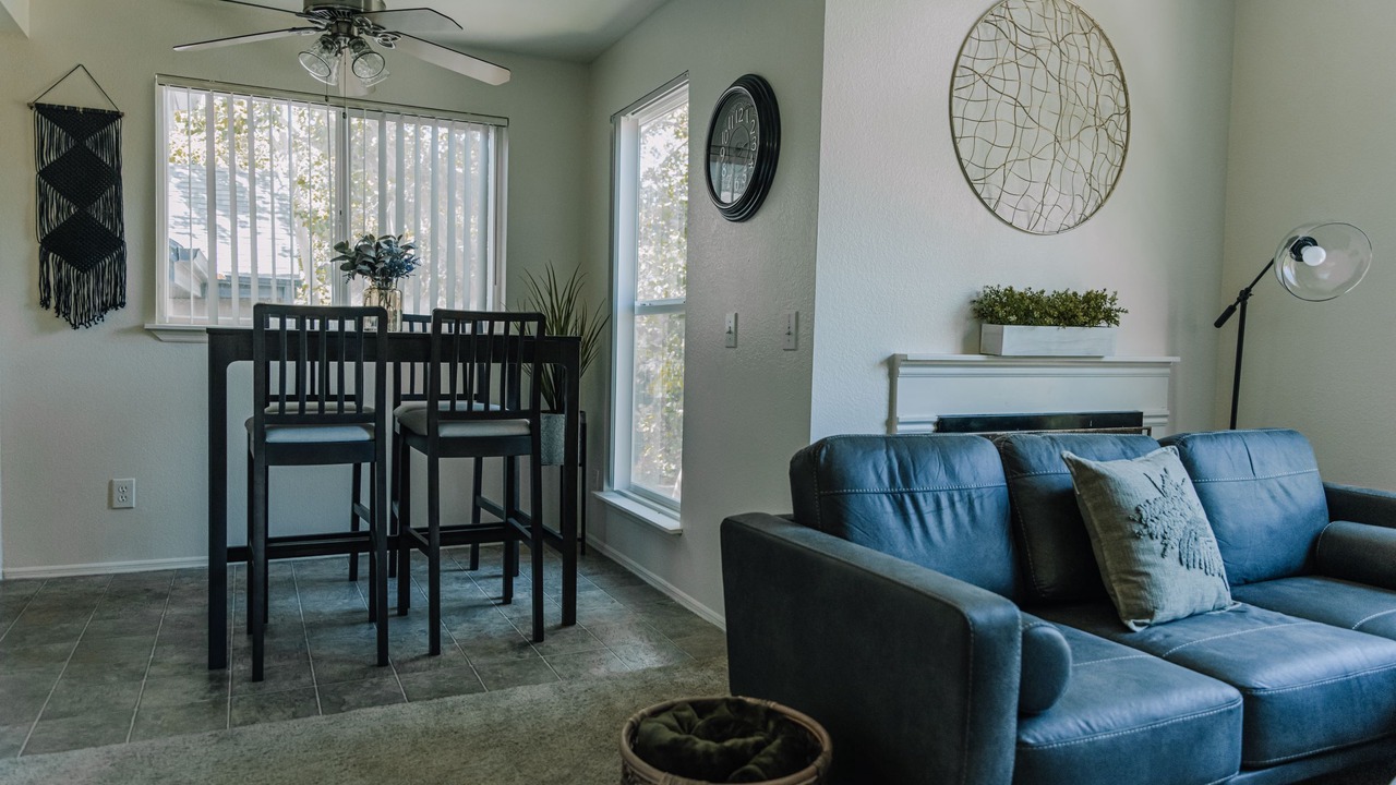 Photo of Livingroom in Midvale