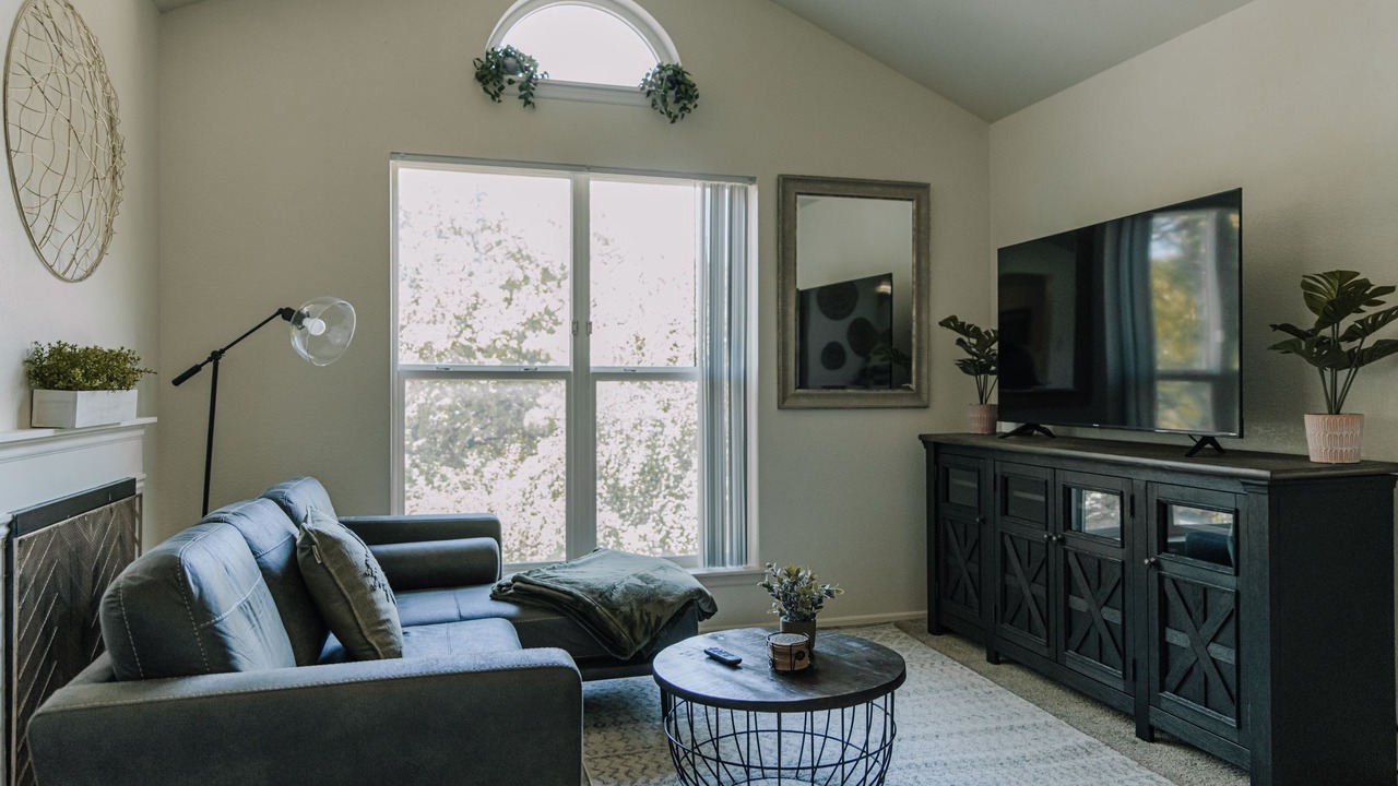 Photo of Livingroom in Midvale