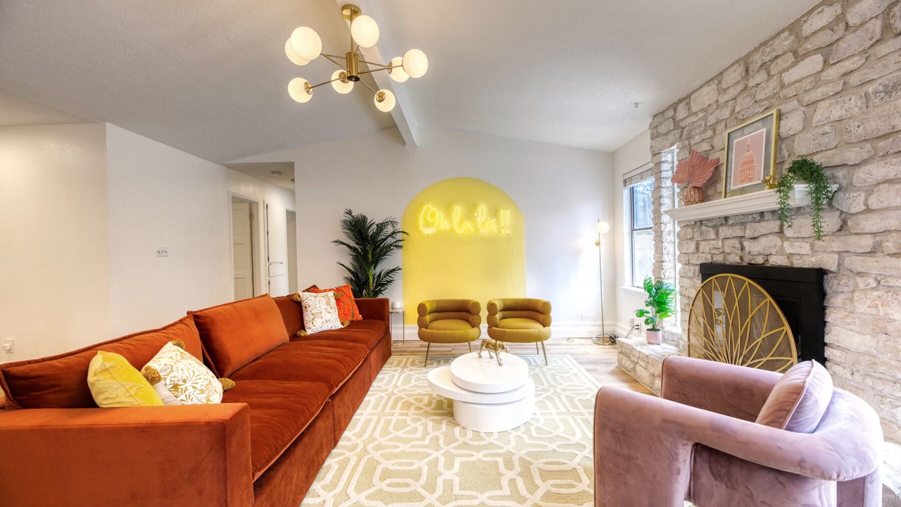 Photo of Livingroom in McNeil