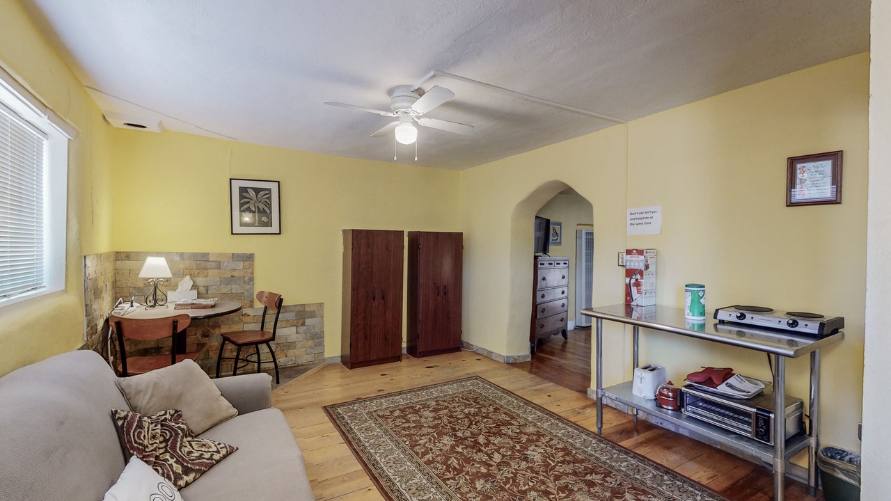 Photo of Livingroom in South Capitol