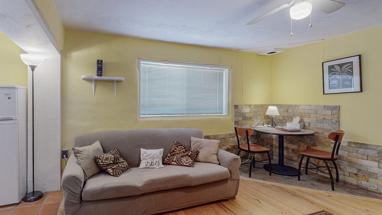 Photo of Livingroom in South Capitol