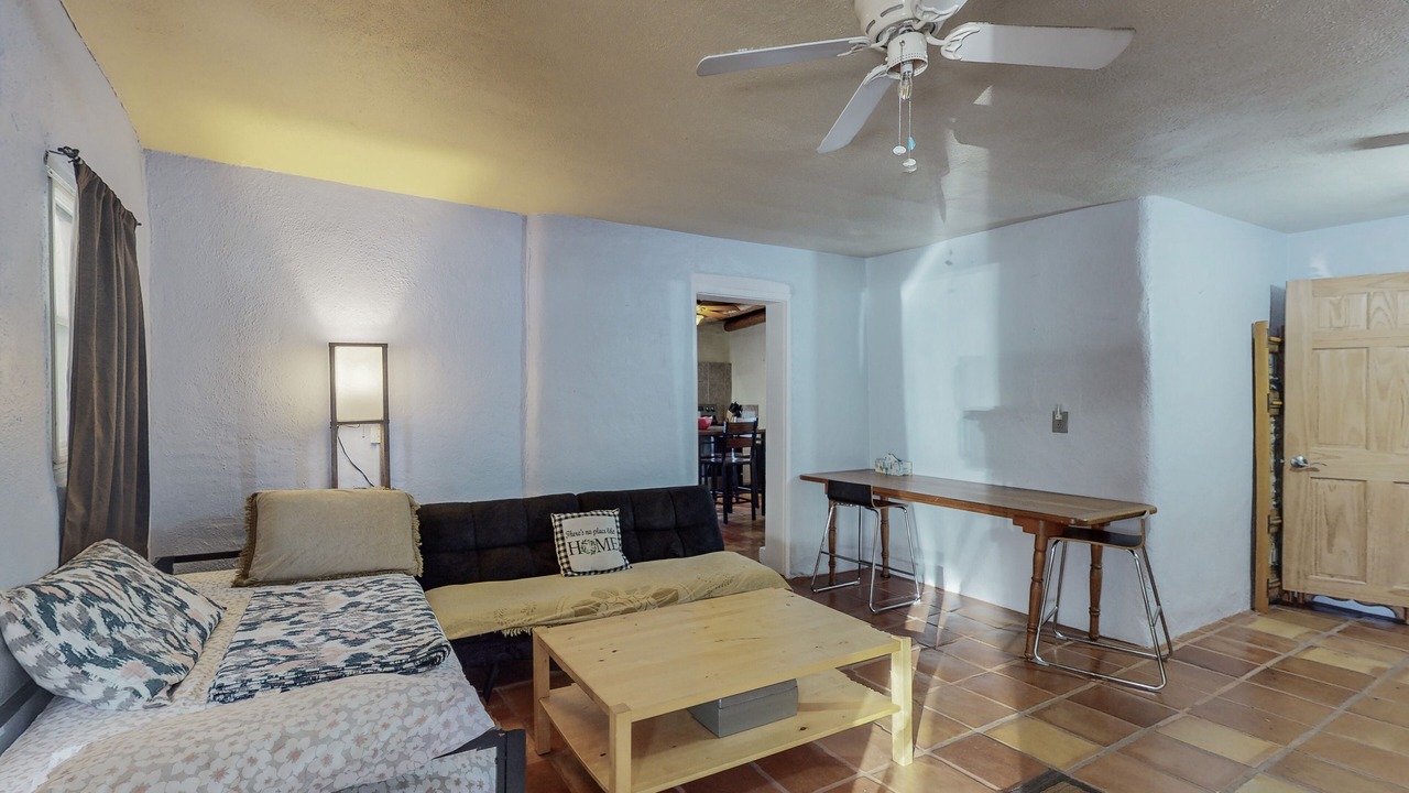 Photo of Livingroom in South Capitol