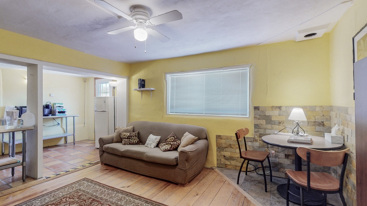Photo of Livingroom in South Capitol
