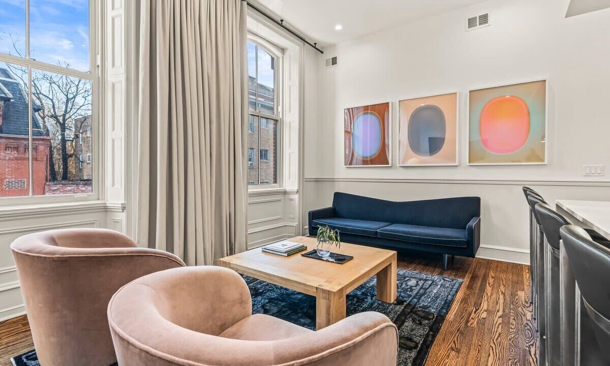 Photo of Livingroom in Rittenhouse Row