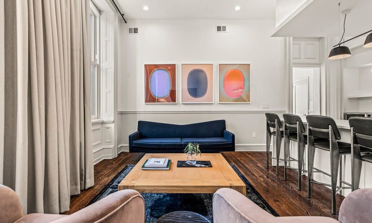 Photo of Livingroom in Rittenhouse Row