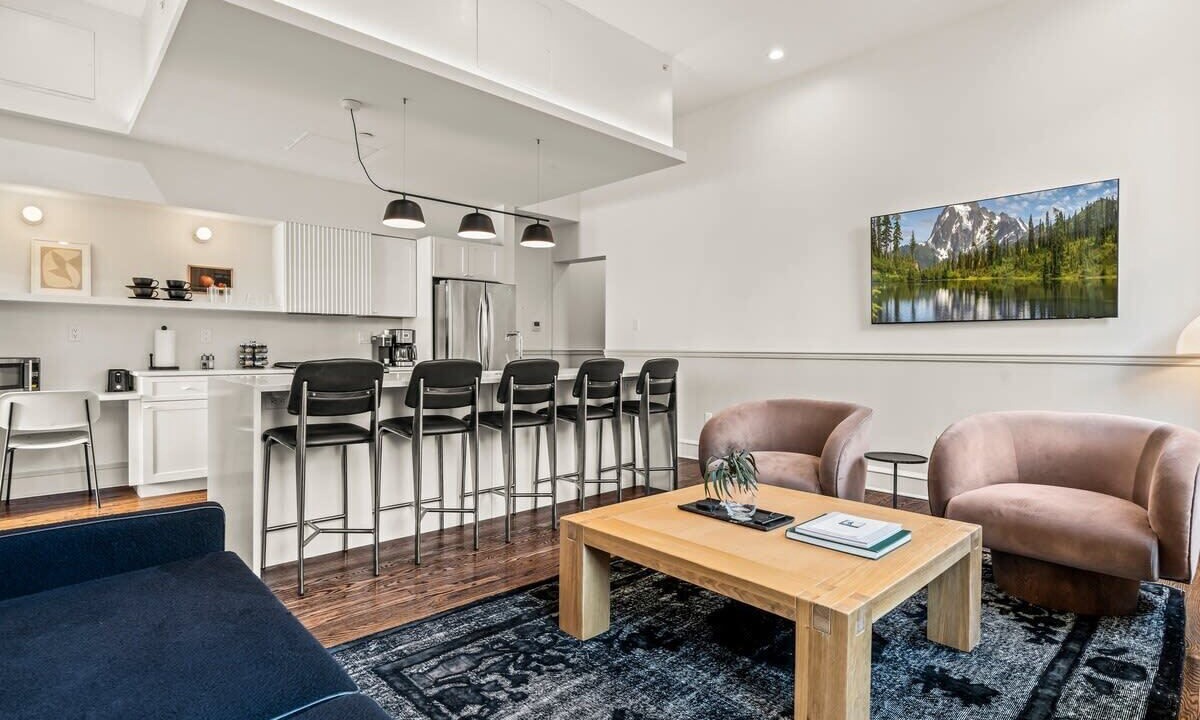 Photo of Livingroom in Rittenhouse Row