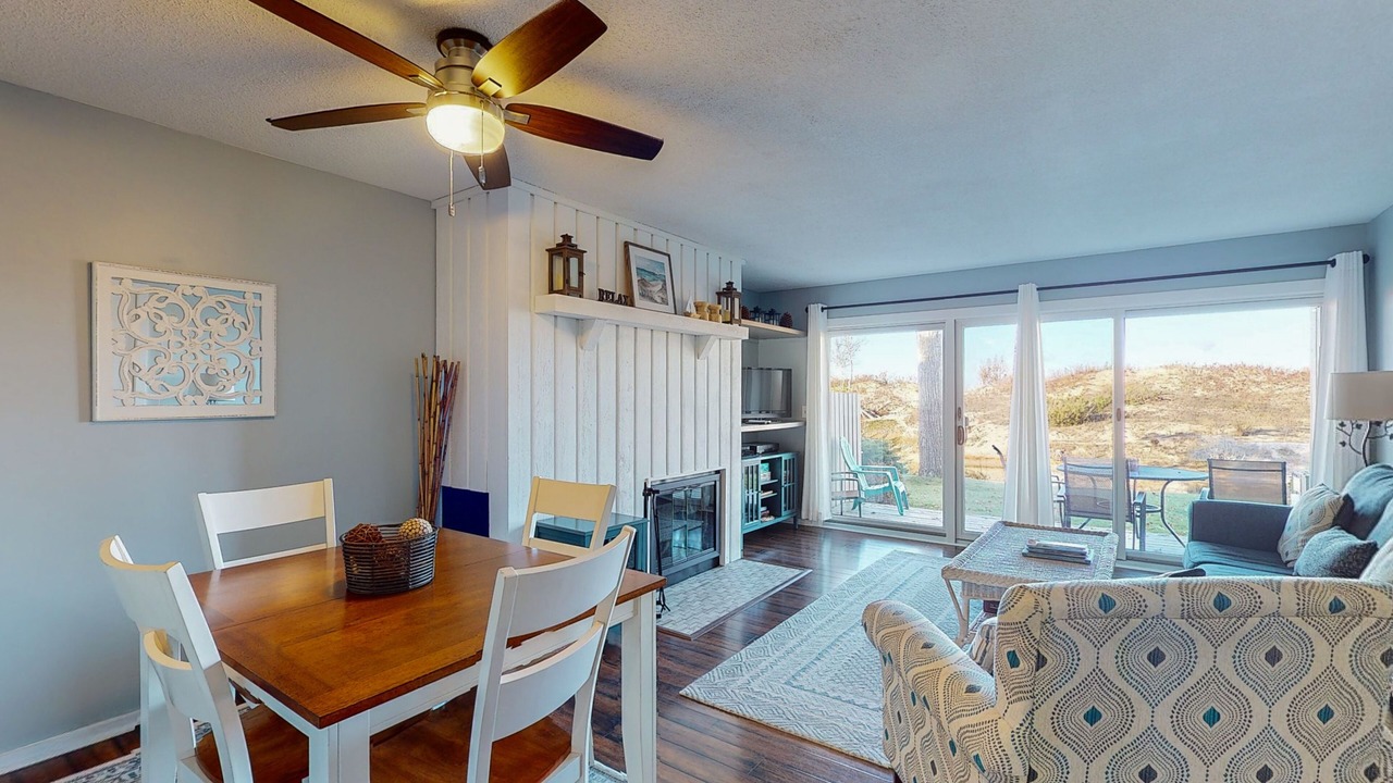 Photo of Livingroom in Maple City