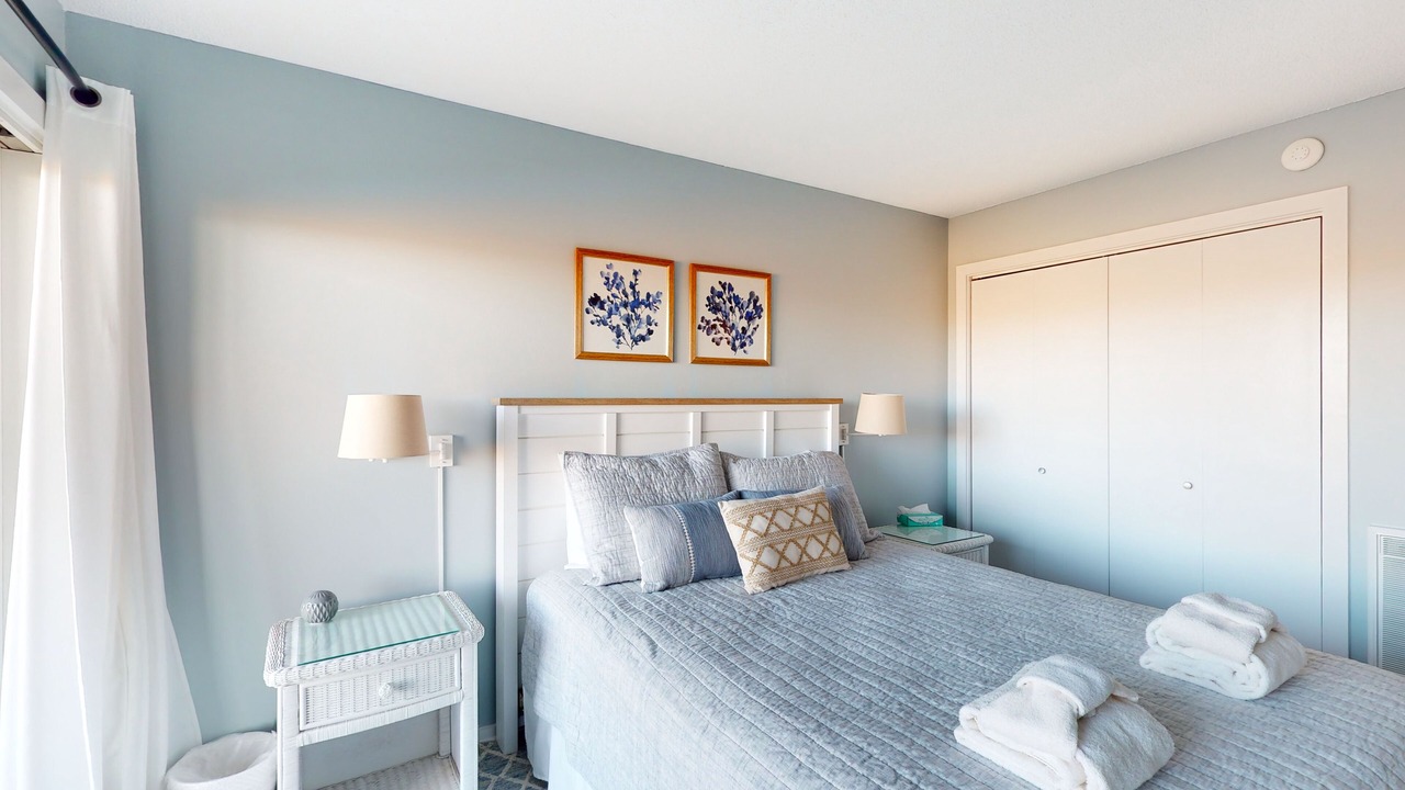 Photo of Bedroom in Maple City