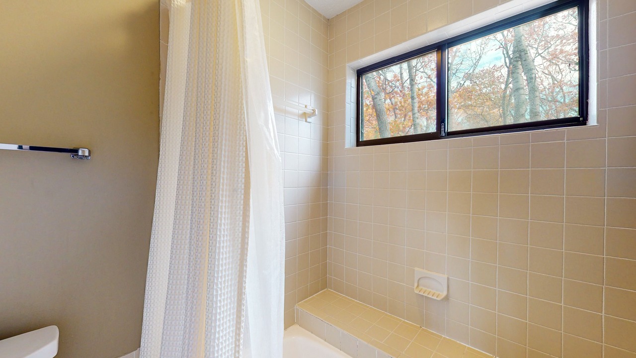 Photo of Bathroom in Maple City