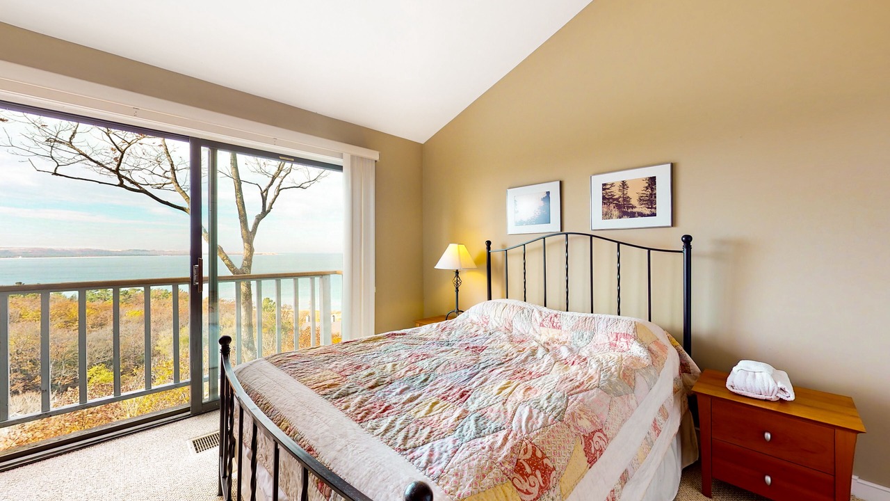 Photo of Bedroom in Maple City
