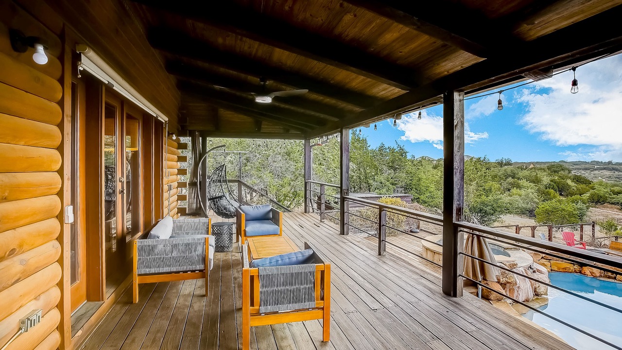 Photo of Patio Balcony in Travis Settlement