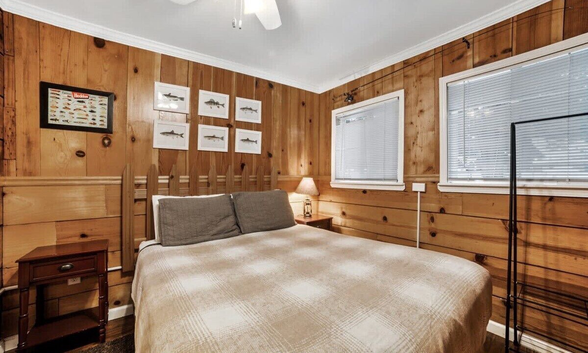 Photo of Bedroom in Tahoe Valley