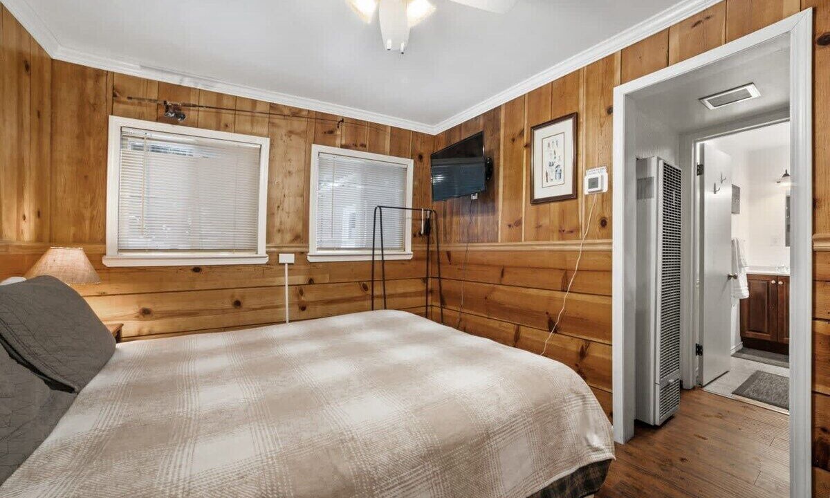 Photo of Bedroom in Tahoe Valley