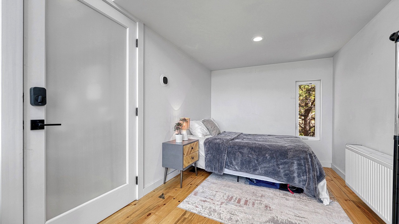 Photo of Bedroom in Central City