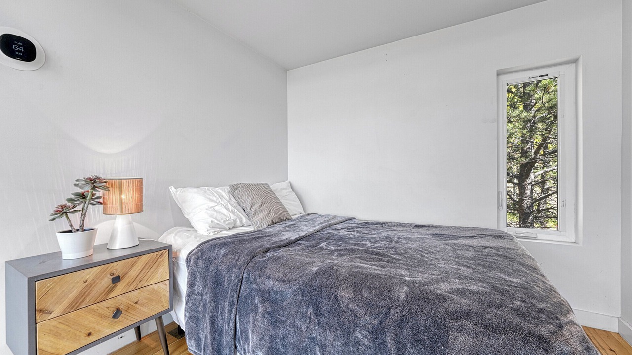 Photo of Bedroom in Central City