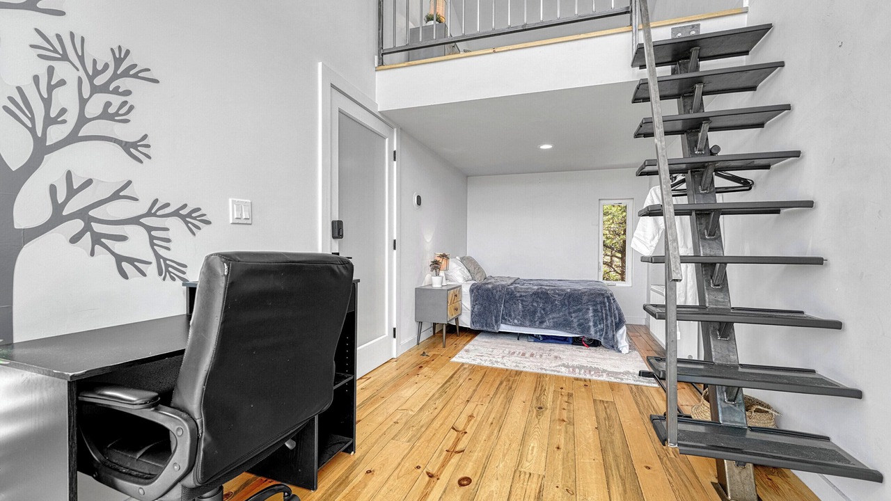 Photo of Bedroom in Central City