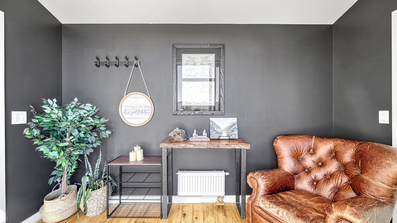 Photo of Livingroom in Central City