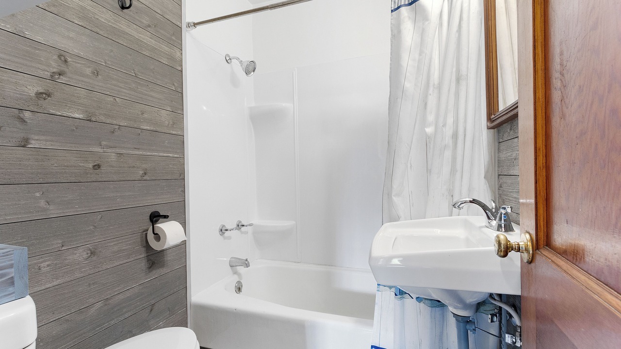 Photo of Bathroom in Idlewild