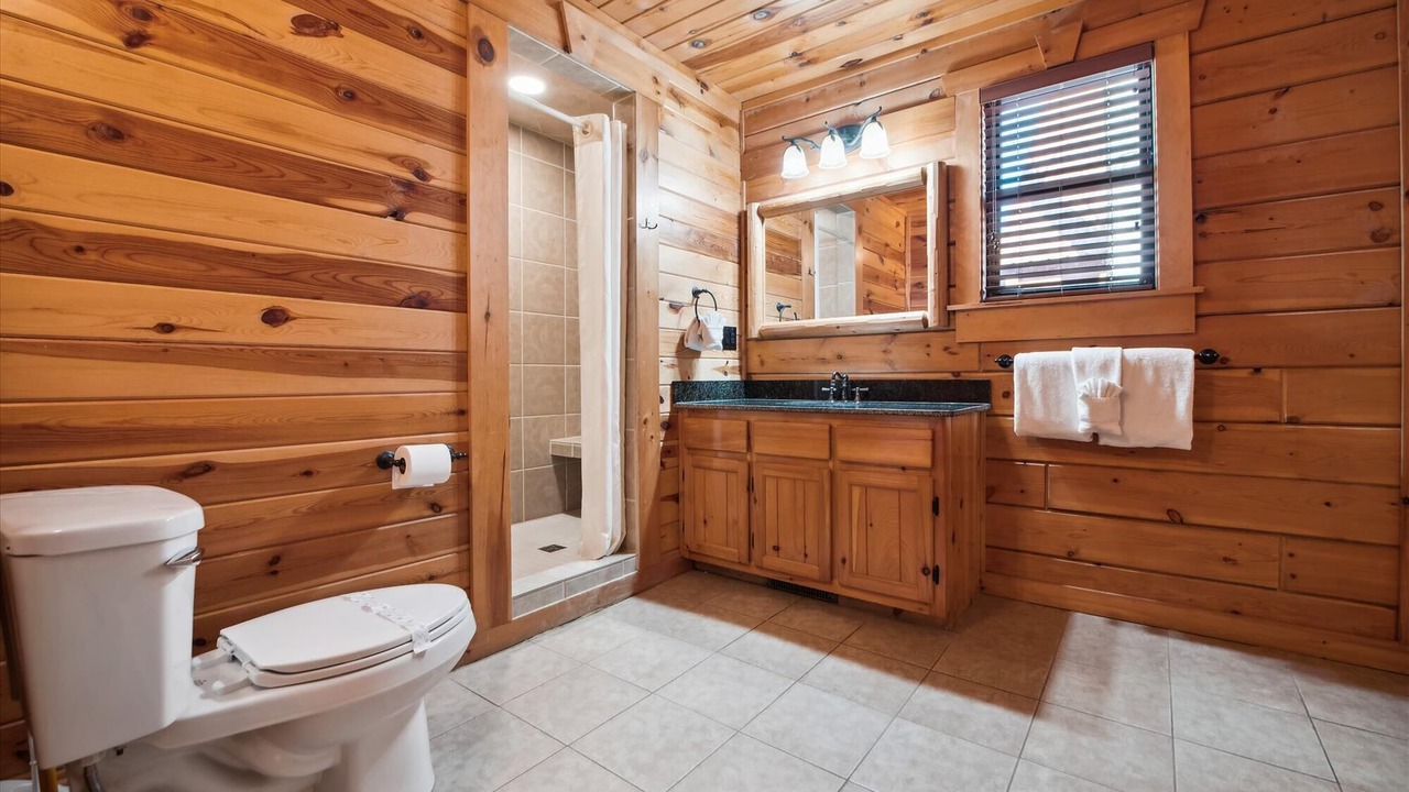 Photo of Bathroom in White Oak Lodge