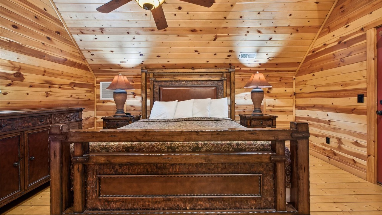 Photo of Bedroom in White Oak Lodge