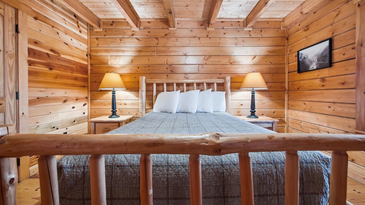 Photo of Bedroom in White Oak Lodge
