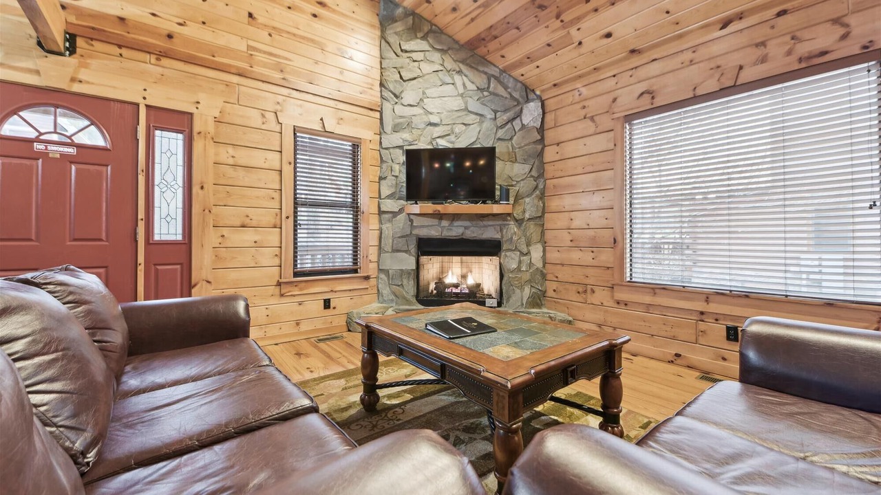Photo of Livingroom in White Oak Lodge