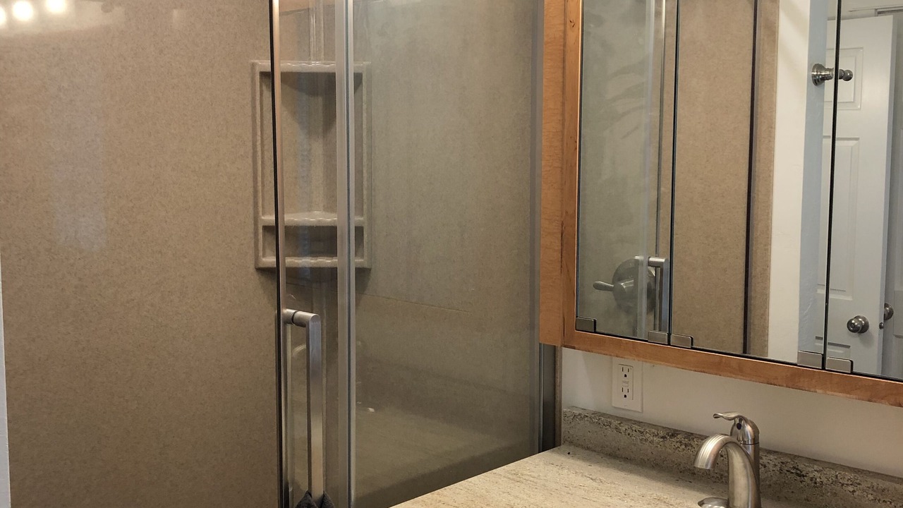 Photo of Bathroom in Black Wolf