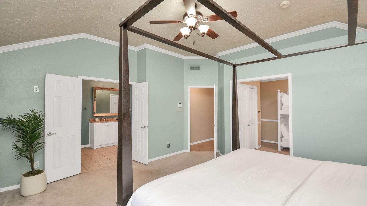 Photo of Bedroom in Clear Lake