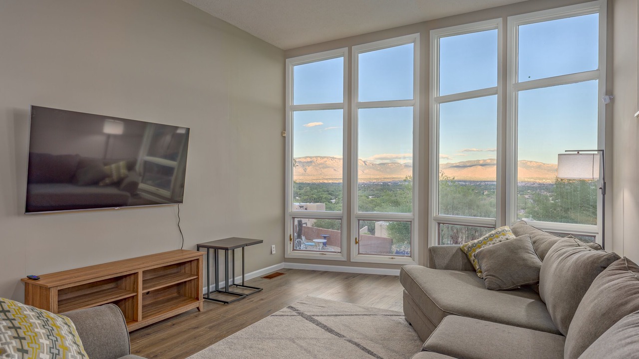 Photo of Livingroom in West Bluff