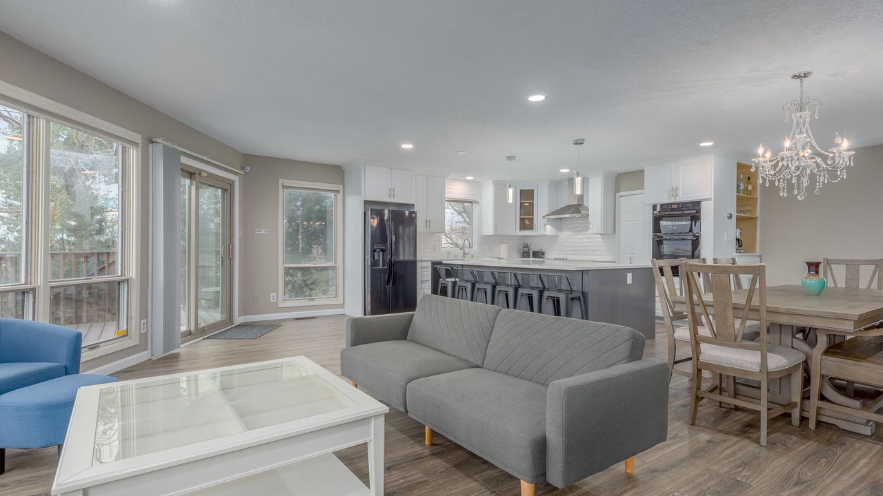 Photo of Livingroom in West Bluff