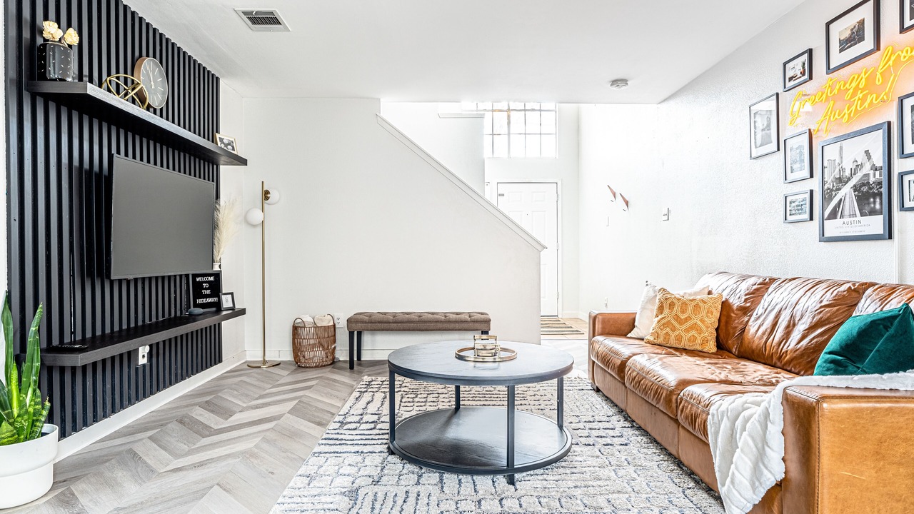 Photo of Livingroom in Hunter's Chase