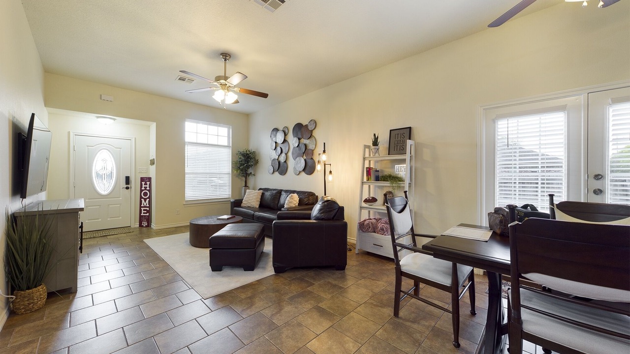 Photo of Livingroom in College Station