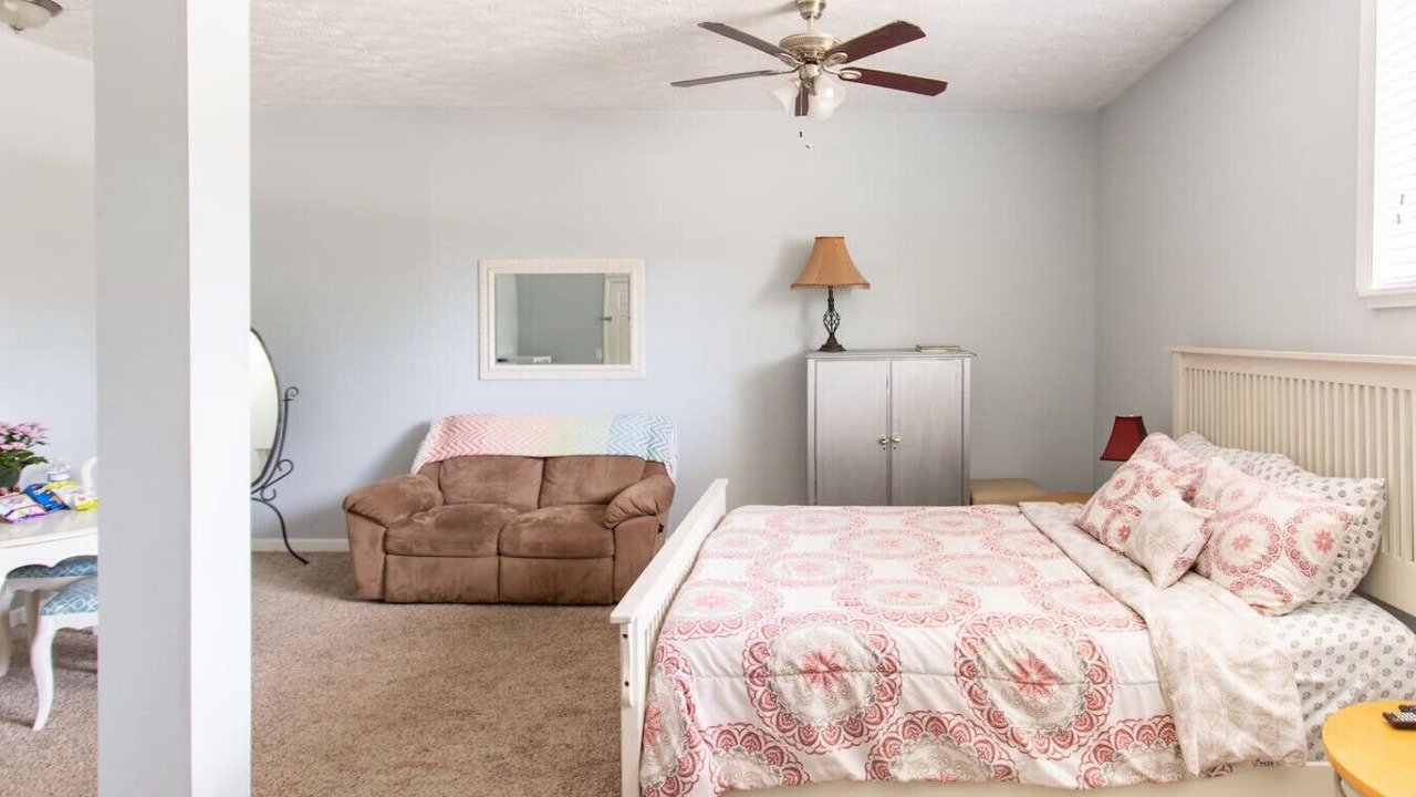Photo of Bedroom in Cleveland Park