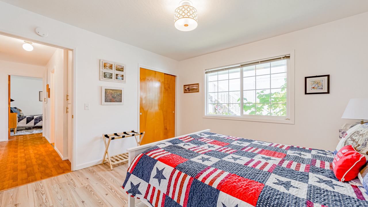Photo of Bedroom in Harbor
