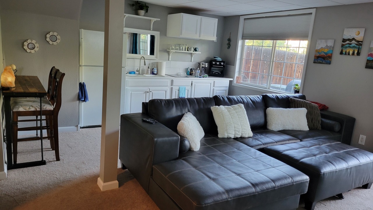 Photo of Livingroom in Ken Caryl