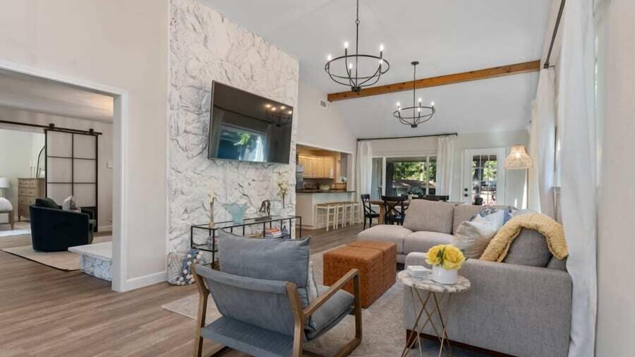 Photo of Livingroom in Enchanted Oaks
