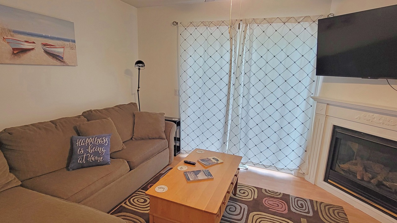 Photo of Livingroom in Weirs Beach