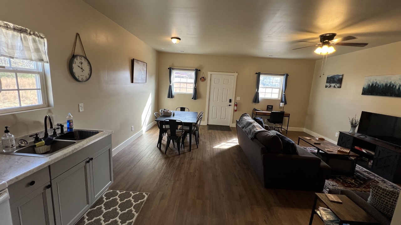 Photo of Livingroom in Benton