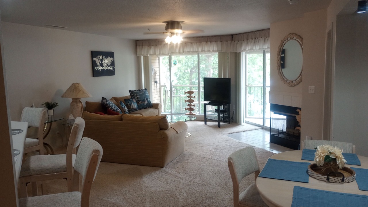 Photo of Livingroom in Village of Four Seasons