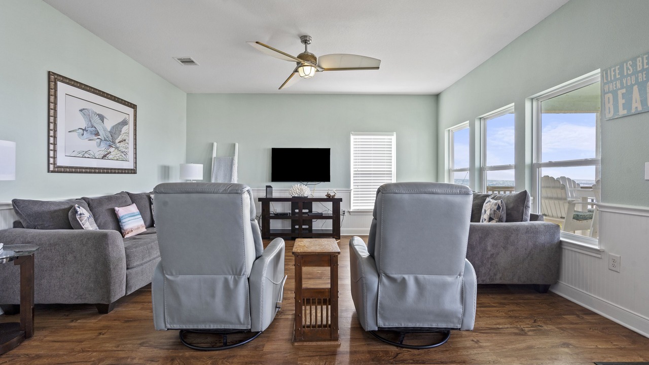 Photo of Livingroom in Bermuda Beach