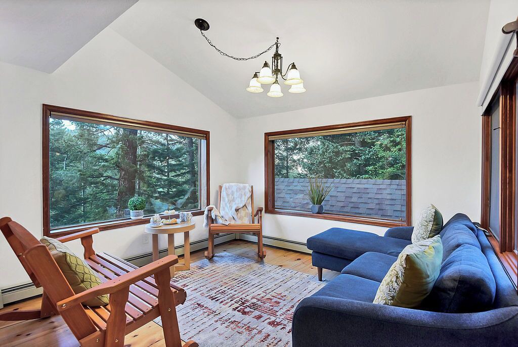 Photo of Livingroom in Evergreen