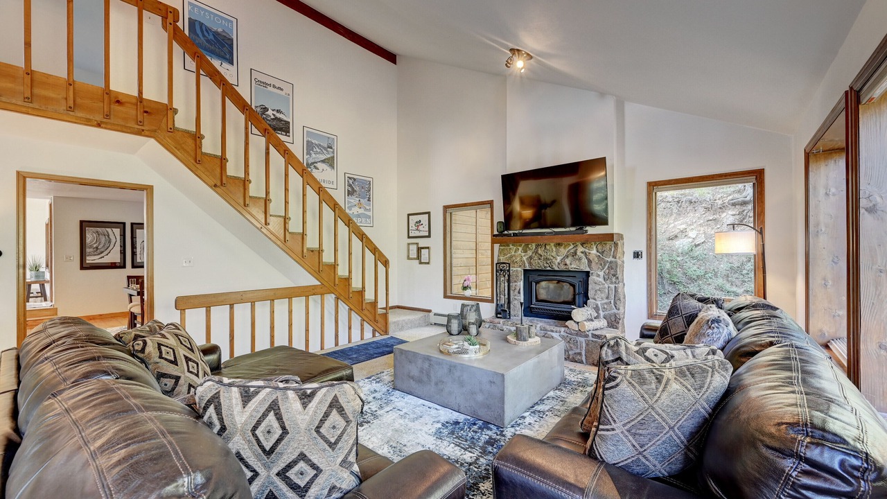 Photo of Livingroom in Evergreen