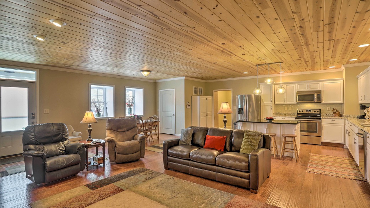 Photo of Livingroom in Tiffin