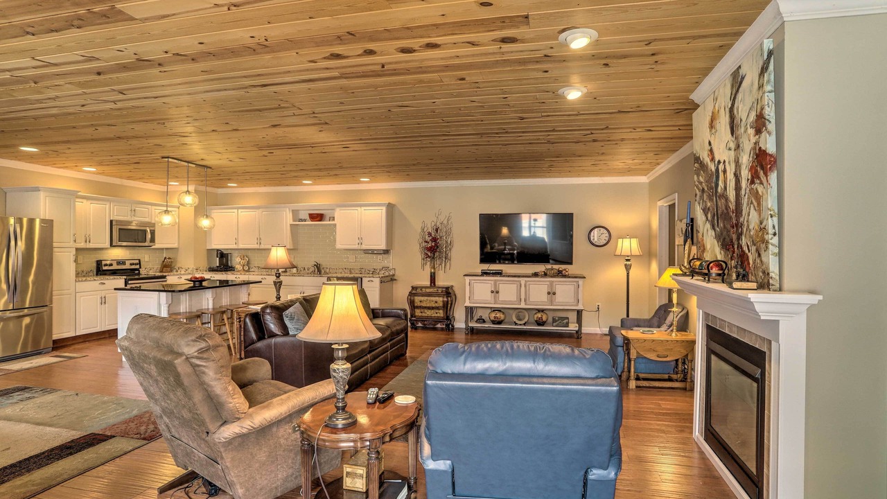 Photo of Livingroom in Tiffin