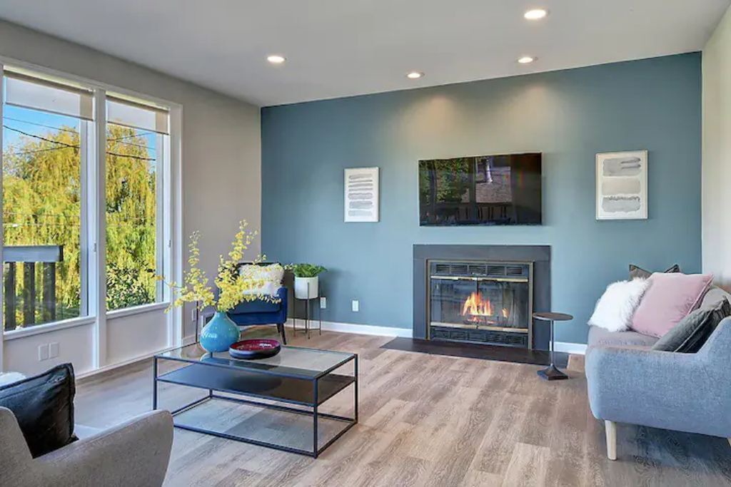 Photo of Livingroom in Eastlake