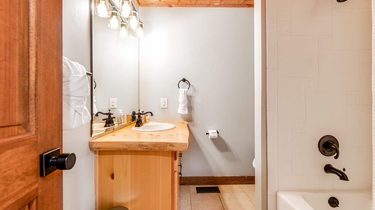 Photo of Bathroom in Kodak